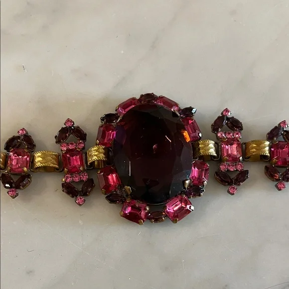 Vintage costume jewelry Elegant Pink and Gold Women's Bracelet from England - Picture 4 of 6